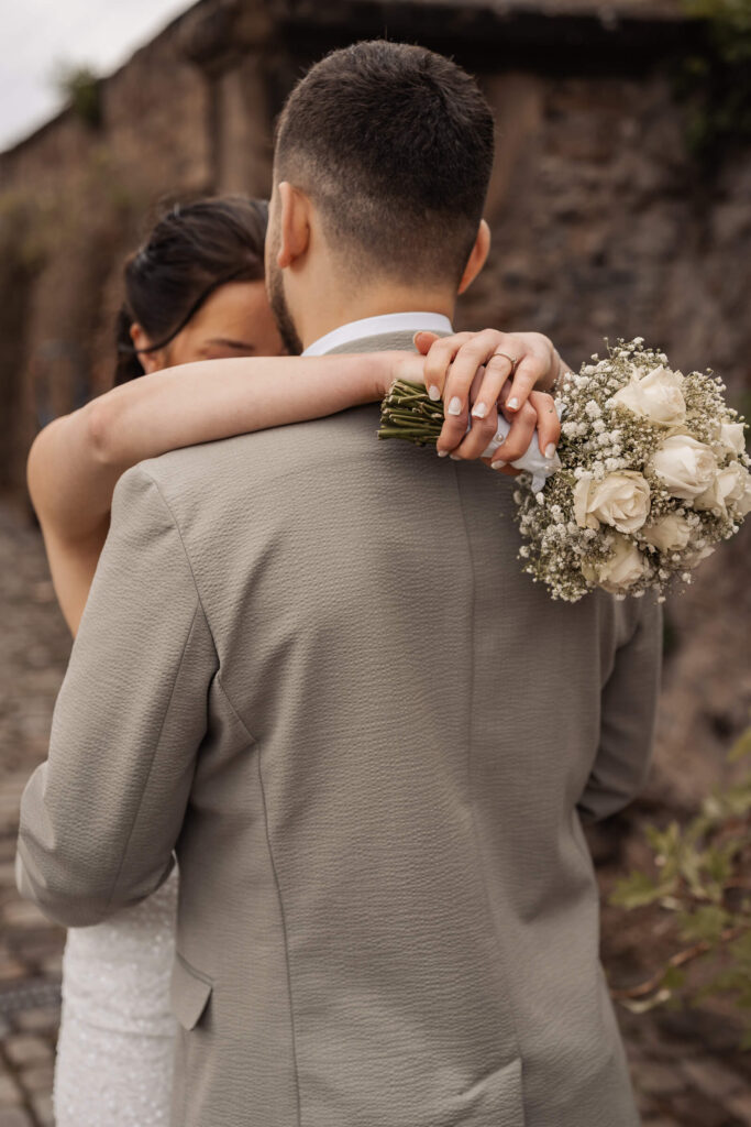 Hochzeitsfotograf Trier Kuss Brautstrauß