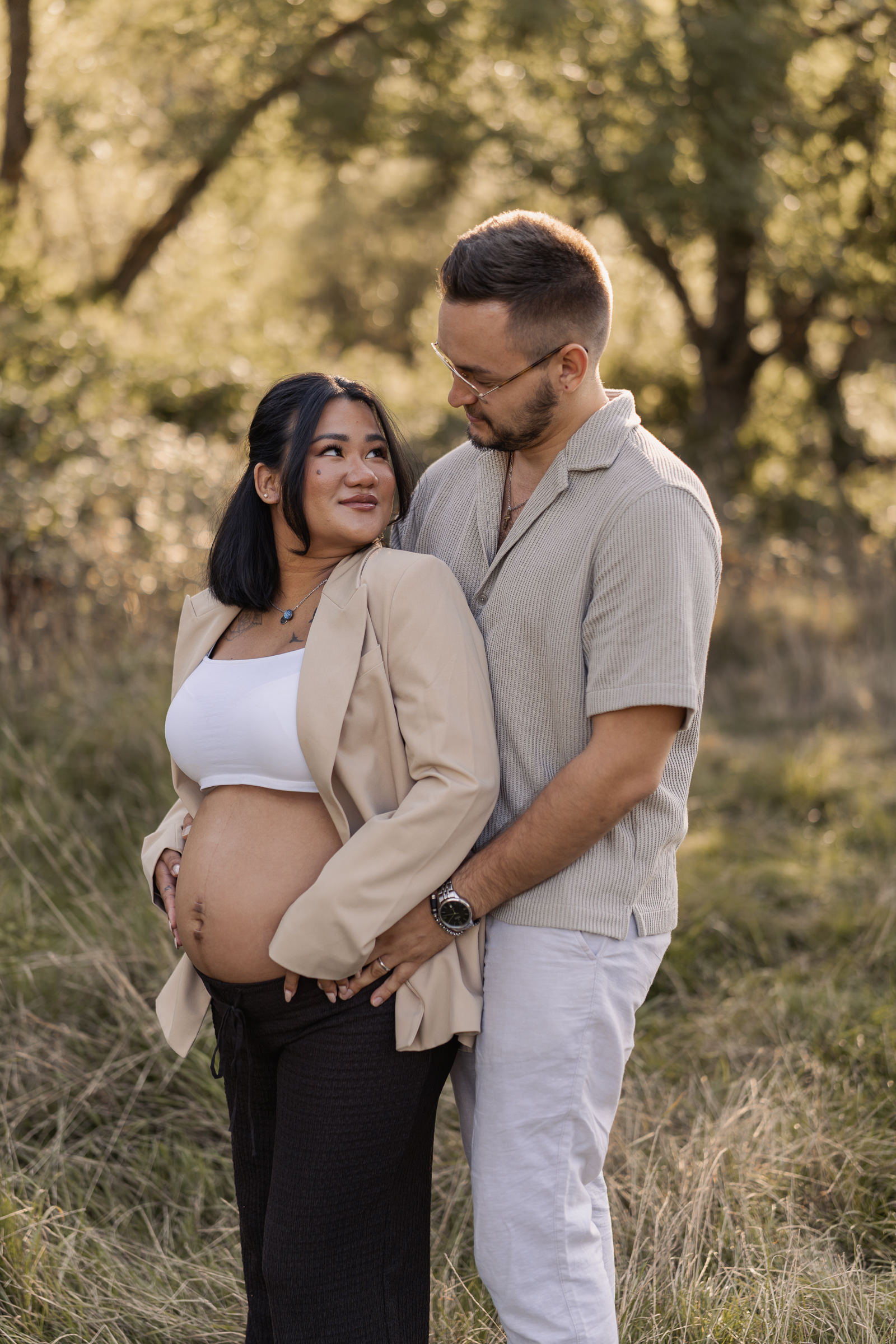 Babybauchshooting Trier Fotografin im Grünen