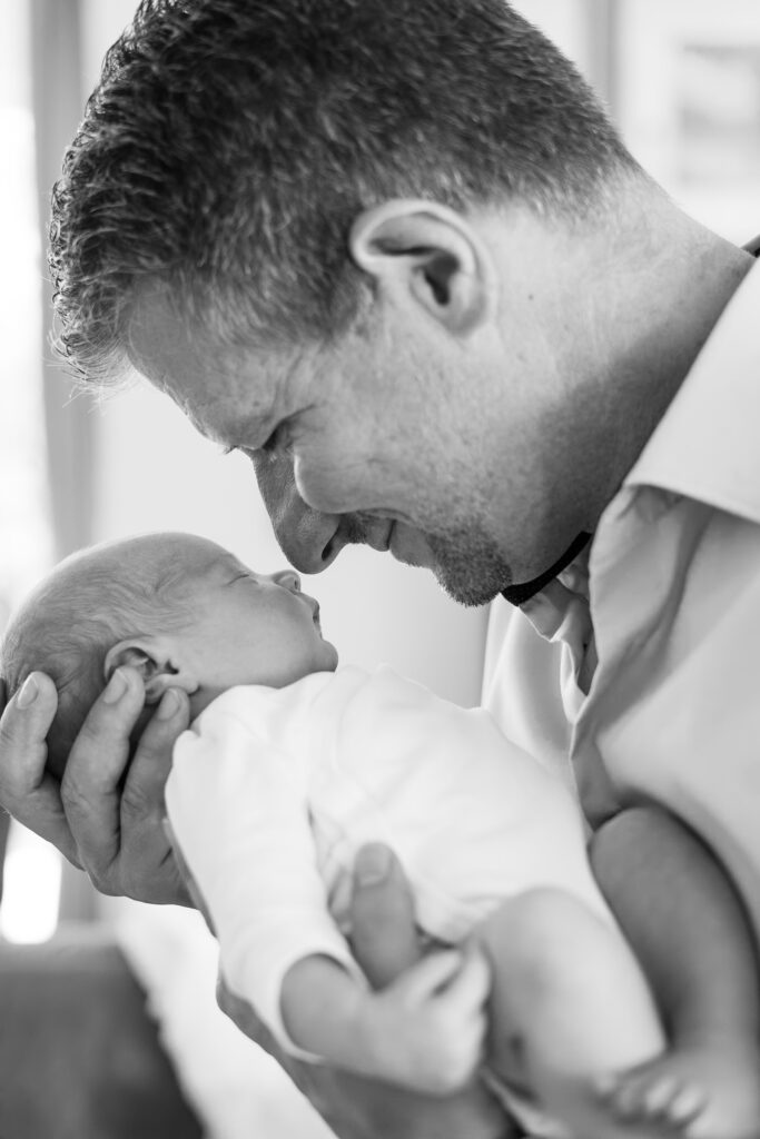 Papa mit Baby Fotografin Trier
