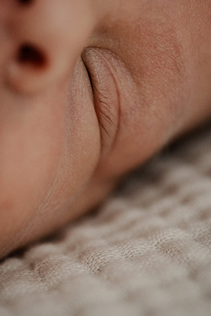 Newbornshooting Babyfotos Trier Auge